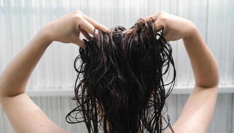 Saç uzatma yöntemleri nelerdir Evde doğal yöntemlerle saç bakımı