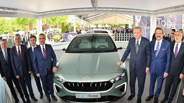Cumhurbaşkanı Erdoğan, Toggun sedan modelini inceledi
