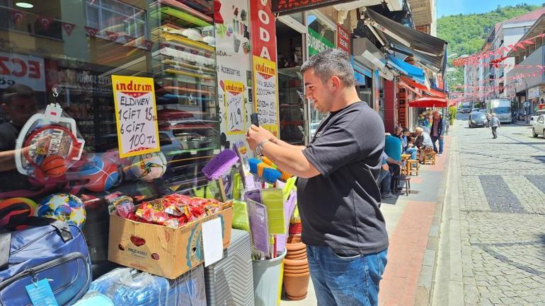 Karadenizlinin güldüren ticari zekası Afişi gören bir daha bakıyor