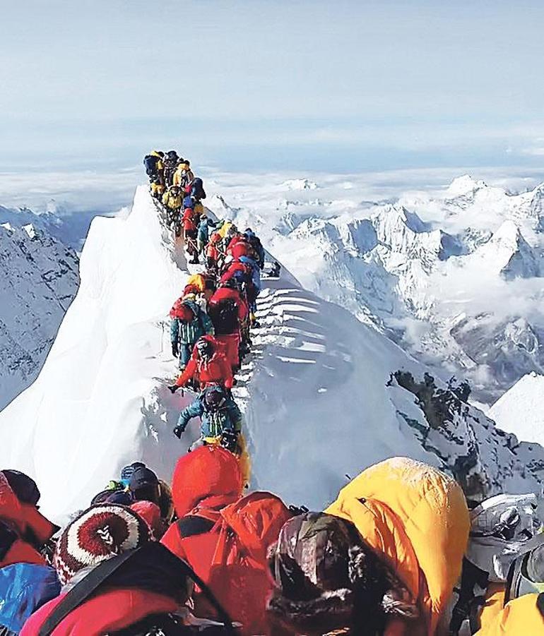 Everesti çökerten kalabalık