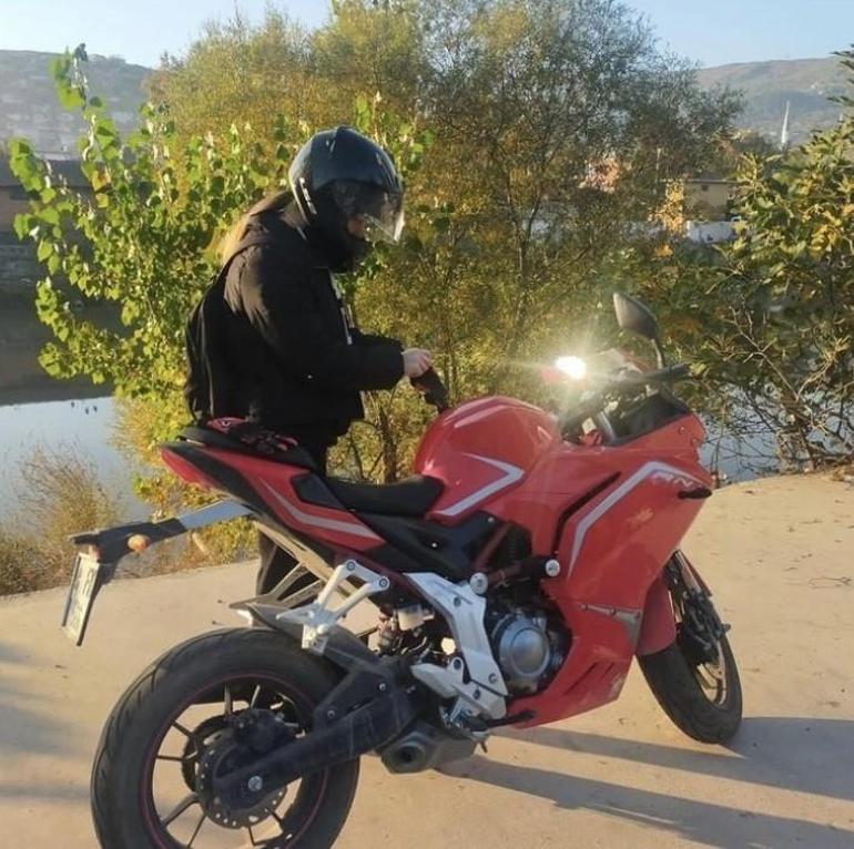 Çok sevdiği motosikleti sonu oldu Genç kızdan geriye bu fotoğraflar kaldı