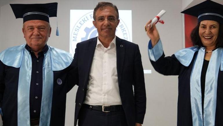 Öğrenmenin yaşı yok 71 yaşında lise diploması aldı: Mutluluktan göbek attı