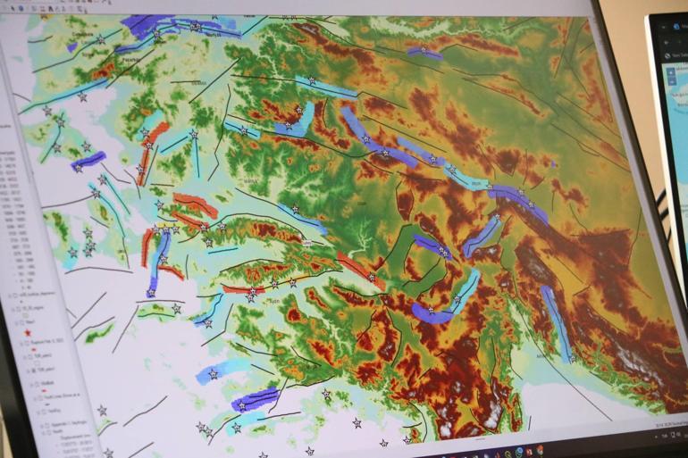 Profesör Deprem için en yakın ve en büyük risk diyerek böyle işaret etti