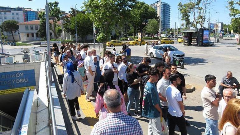 Bayram tatilinde ‘Adalar’ yoğunluğu Metrelerce kuyruk oluştu