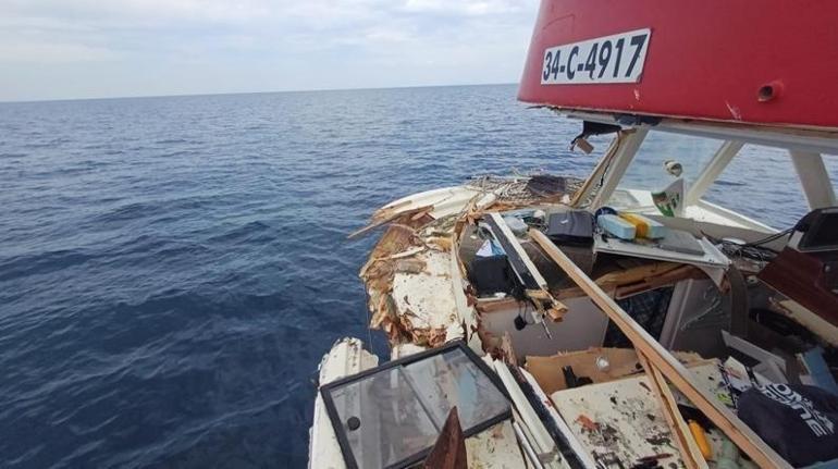 Yunan botundan Kızıl Elmaya müdahale Tekne hasar aldı, yaralılar var