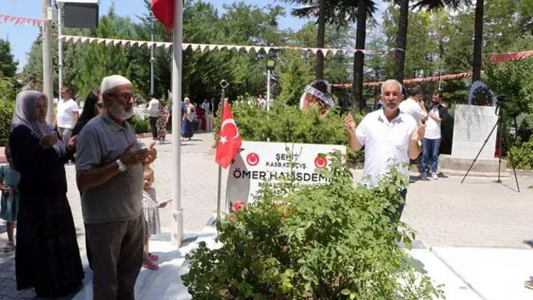 15 Temmuz şehidi Astsubay Ömer Halisdemir’in kabrine sevenleri akın etti