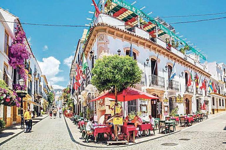 Avrupa’nın en iyi turizm şehri seçilen Marbella...