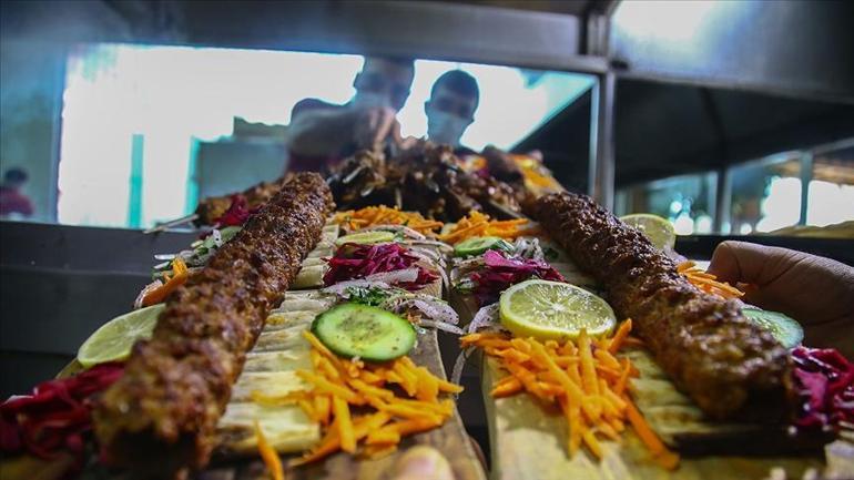 Masterchef altı ezmeli kebap tarifi Altı ezmeli kebap nasıl yapılır, malzemeleri nelerdir Kolay ve pratik altı ezmeli kebap yapımı