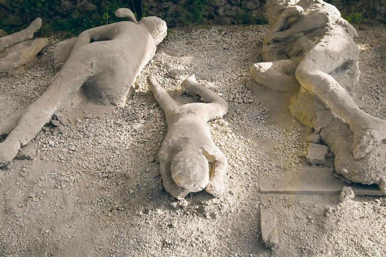 Pompeide 2 kişinin kalıntıları bulundu