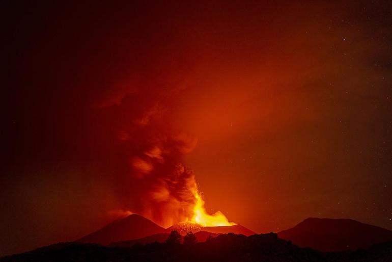 Etna Yanardağında büyük patlama Görüntüler ürküttü