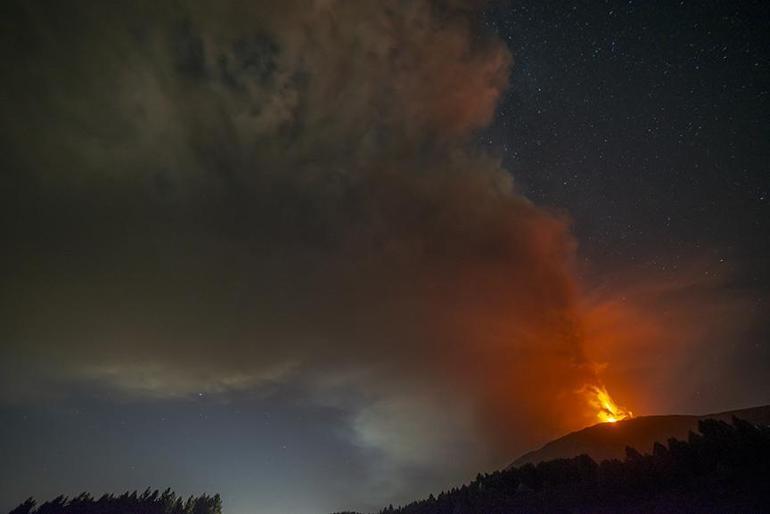 Etna Yanardağında büyük patlama Görüntüler ürküttü