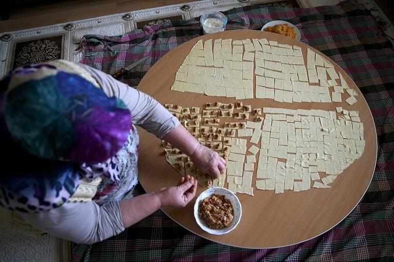 Masterchef tepsi mantısı tarifi Tepsi mantısı nasıl yapılır, malzemeleri nelerdir Kolay ve pratik tepsi mantısı tarifi