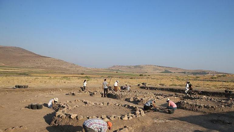 7 bin 600 yıllık geçmişe sahip Domuztepe Höyüğünde çocuk ve bebek iskeletleri bulundu