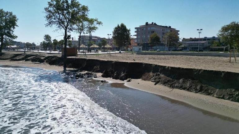 Deniz 50 metre içeriye girdi, göl çekildi Sular bir ilçeyi parça parça yutuyor