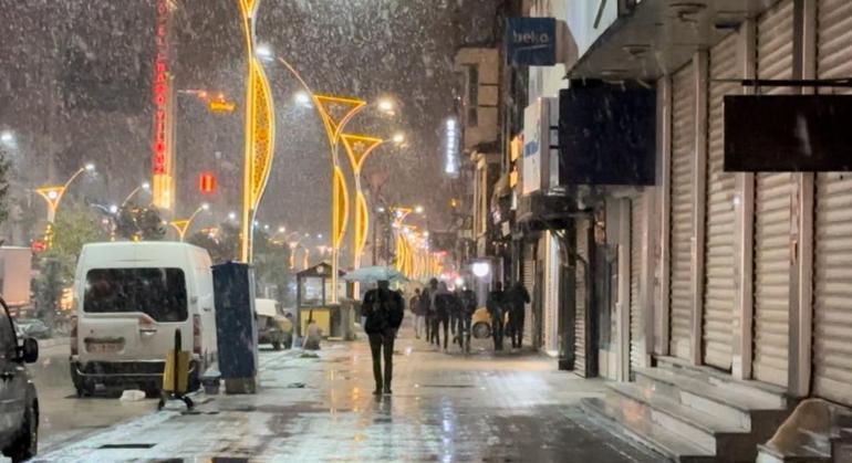 İki şehir beyaza büründü Yılın ilk karı düştü