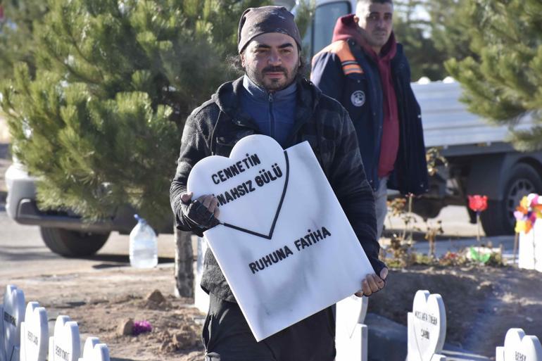 Parçalanmış cesedi bulunan bebeğe kalp şeklinde mezar taşı Üzerine yazılan yazı ağlattı