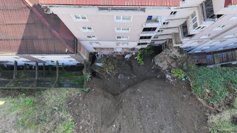 Rizedeki faciada acı detay Heyelandan korkup aldıkları ev oğullarına mezar oldu