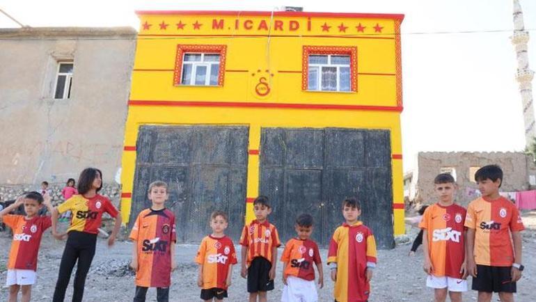 Galatasaraylı taraftardan Icardiye şarkılı destek