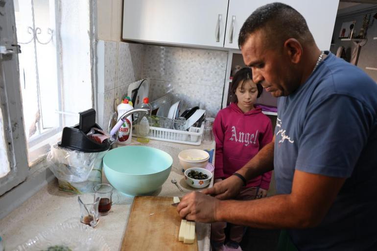 Vefakar babanın görüntüleri tüm Türkiyenin içini ısıttı: Zor oluyor; ama başka şansım yok