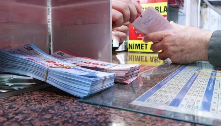 600 milyon liralık rekor ikramiye için Eminönünde yoğunluk