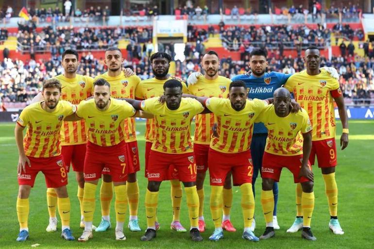 Galatasaray Kayserispor maçı ilk 11 Galatasaray Kayserispor muhtemel ilk 11 açıklandı mı Icardi maçta olacak mı