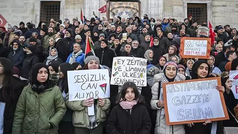 İstanbulda Büyük Filistin Yürüyüşü Galata Köprüsünde tarihi an