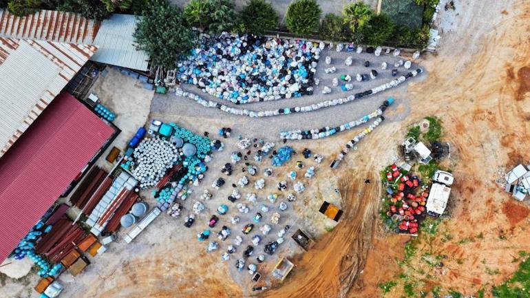 Bu kez istifçilik değil birincilik için Evlerinde 45 gün boyunca 15 ton atık biriktirdiler