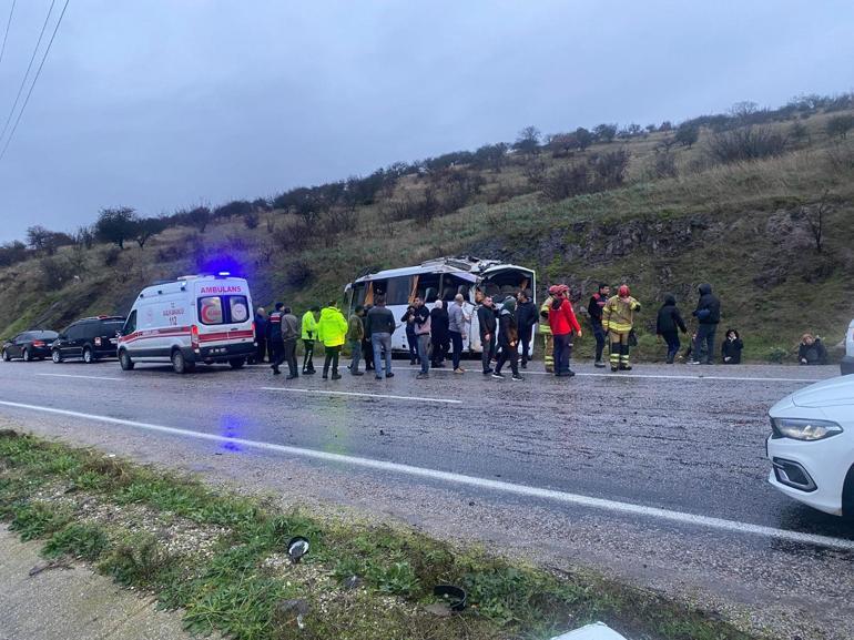 Balıkesirde işçi servisi kaza yaptı Çok sayıda yaralı var