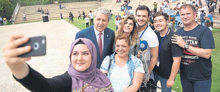 Öğrencı̇yken rektör olmak aklımdan bı̇le geçmemı̇şti