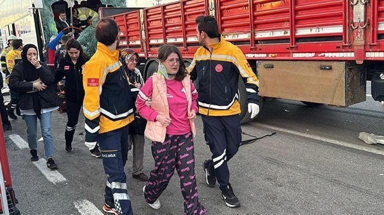 Yolcu otobüsüne TIR çarptı Çok sayıda yaralı var