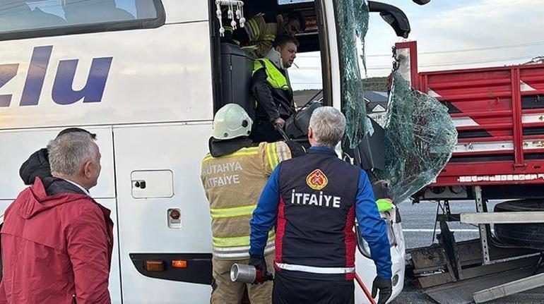 Yolcu otobüsüne TIR çarptı Çok sayıda yaralı var