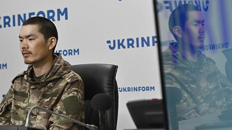 Pekin yalanlamıştı: Esir düşen Çinli askerler basın karşısına çıkarıldı