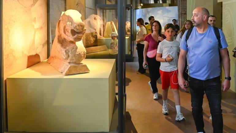 Bakan Ersoyun katılımıyla Roma Kolezyumunda 6 milyon ziyaretçili final: Göbeklitepe sergisi tarihe geçti