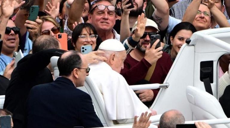 Papa Franciscus 88 yaşında hayatını kaybetti