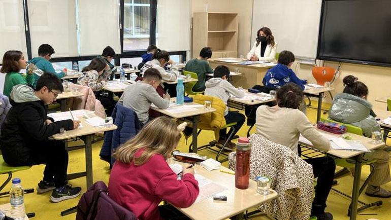 24-25 Nisanda memurlara izin verildi mi Deprem sonrasında memurlar izinli mi Hangi memurlar idari izinli