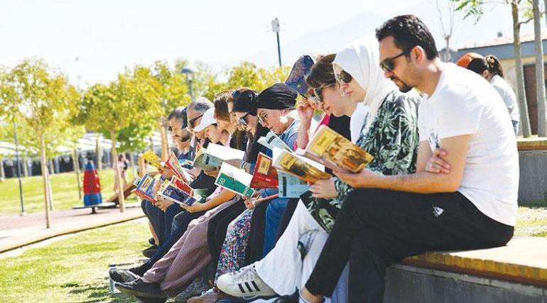 Burdur kitap için telefonu kapadı