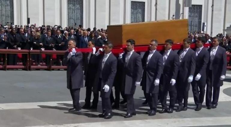 Dünya liderleri Roma’da Papa’nın cenaze töreni başladı