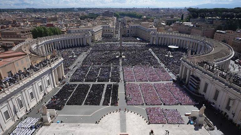 Dünya liderleri Roma’da Papa’nın cenaze töreni başladı