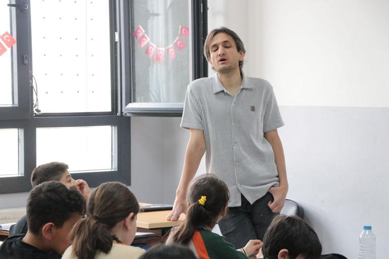 Gözleri ne okulda ne sahada engel