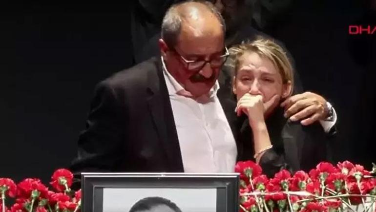 Sırrı Süreyya Öndere acı veda Cenaze namazına yoğun katılım... Anneden son bakış