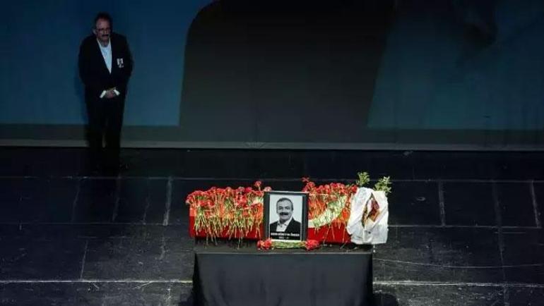Sırrı Süreyya Öndere acı veda Cenaze namazına yoğun katılım... Anneden son bakış