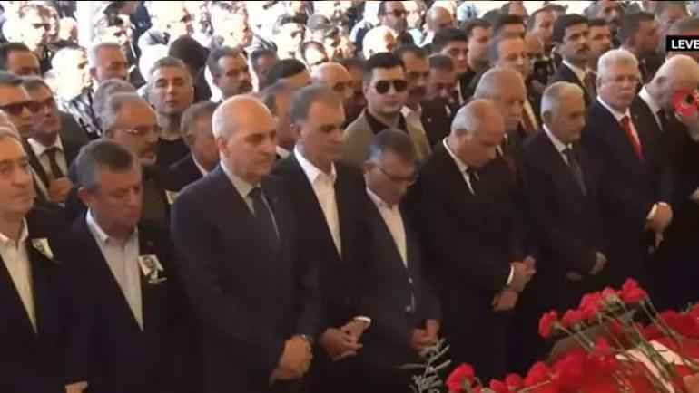 Sırrı Süreyya Öndere acı veda Cenaze namazına yoğun katılım... Anneden son bakış