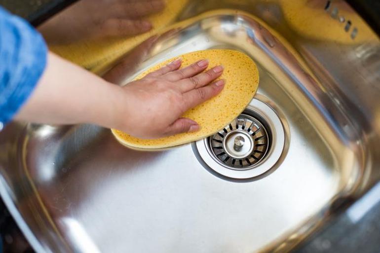 Lavabo sineklerinin kökünü kurutuyor Meğer tek yapmanız gereken buymuş