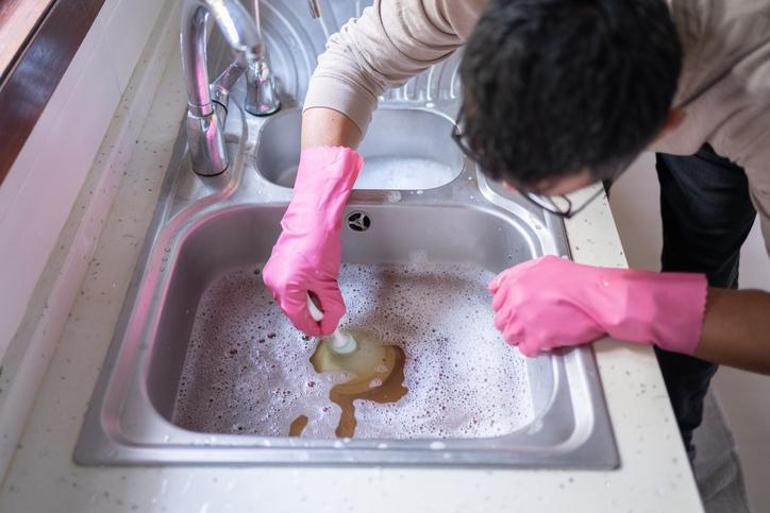 Lavabo sineklerinin kökünü kurutuyor Meğer tek yapmanız gereken buymuş