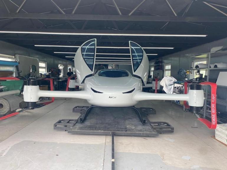 Türkiyenin uçan otomobili havalandı İnsanlı uçuşlar başladı