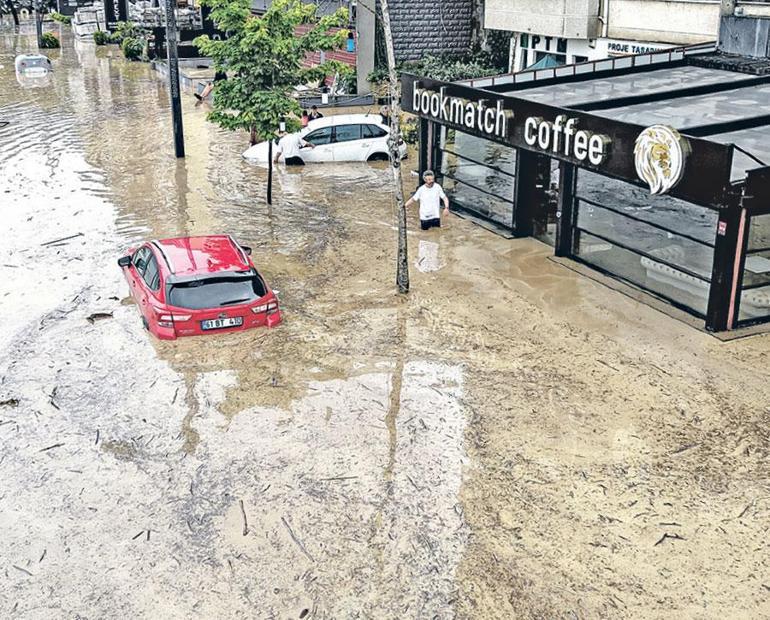 Trabzonu sel aldı