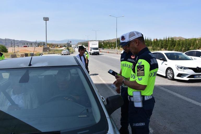 Kurban Bayramı tatili göçü başladı Kilit noktalarda trafikte yoğunluk yaşandı