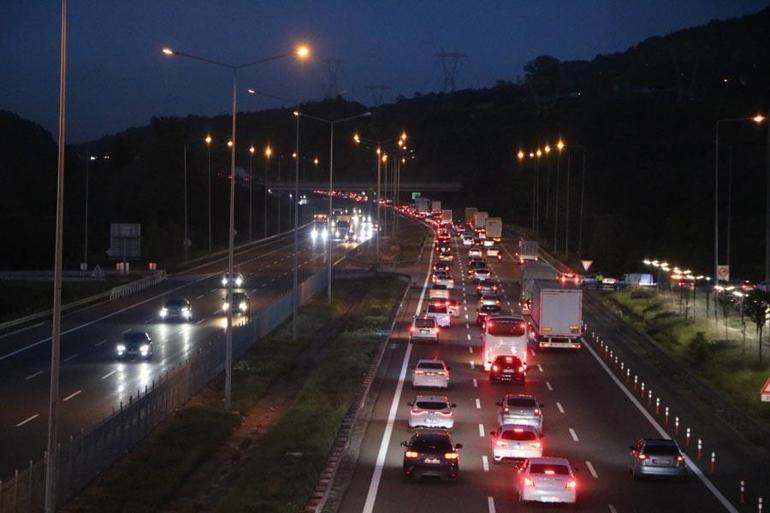 Kurban Bayramı tatili göçü başladı Kilit noktalarda trafikte yoğunluk yaşandı