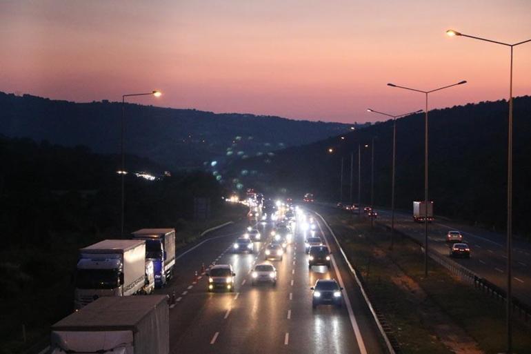 Kurban Bayramı tatili göçü başladı Kilit noktalarda trafikte yoğunluk yaşandı