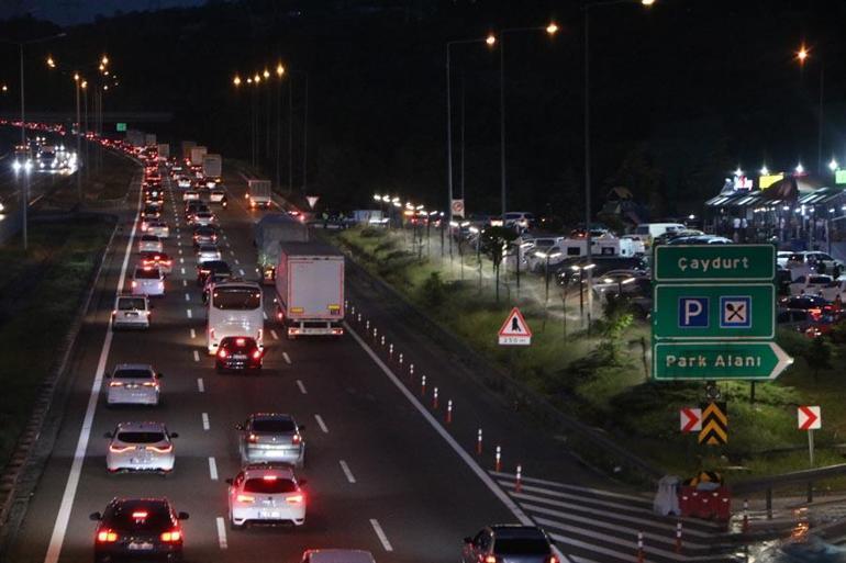 Kurban Bayramı tatili göçü başladı Kilit noktalarda trafikte yoğunluk yaşandı